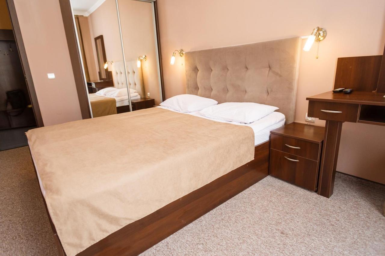 לבוב Hotel 18 מראה חיצוני תמונה